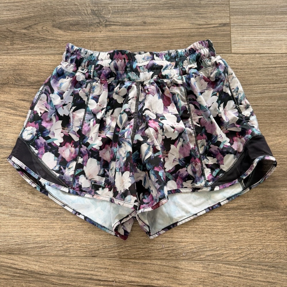 Lululemon Hotty Hot 2.5" Utopia Multi Deep Phantom Floral Print, Size 4 LW7ATKT